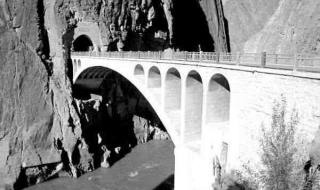 怒江大桥烈士桥墩的故事