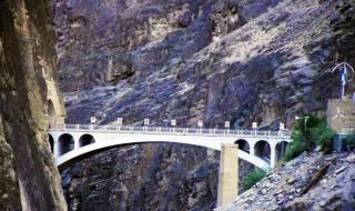 怒江大桥烈士桥墩的故事