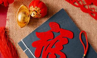 女生室内拍照摆拍动作